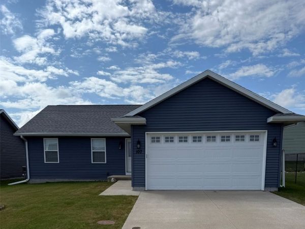 107 Blue Jay, Vinton, IA 52349