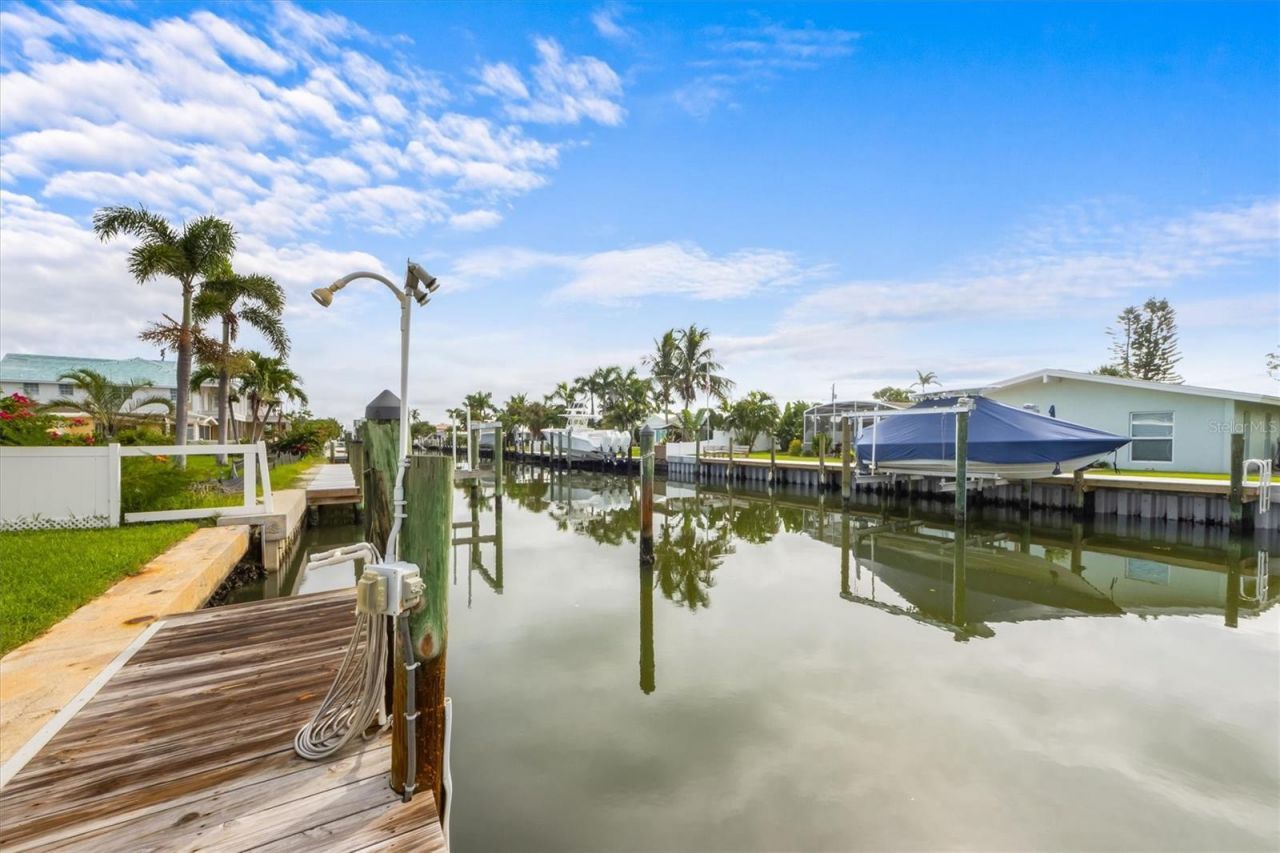 505 75th Street, Holmes Beach, FL 34217 Photo