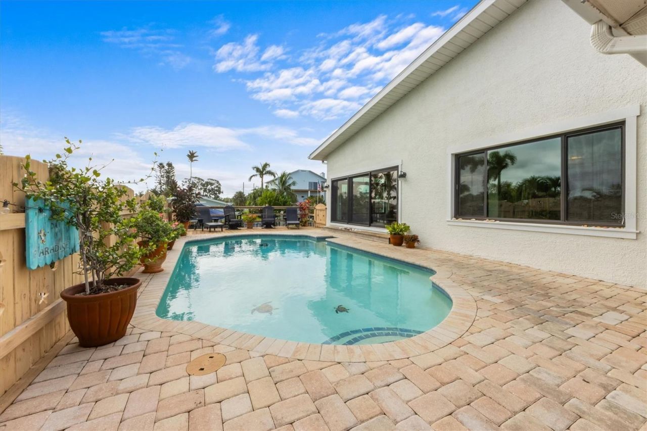 505 75th Street, Holmes Beach, FL 34217 Photo