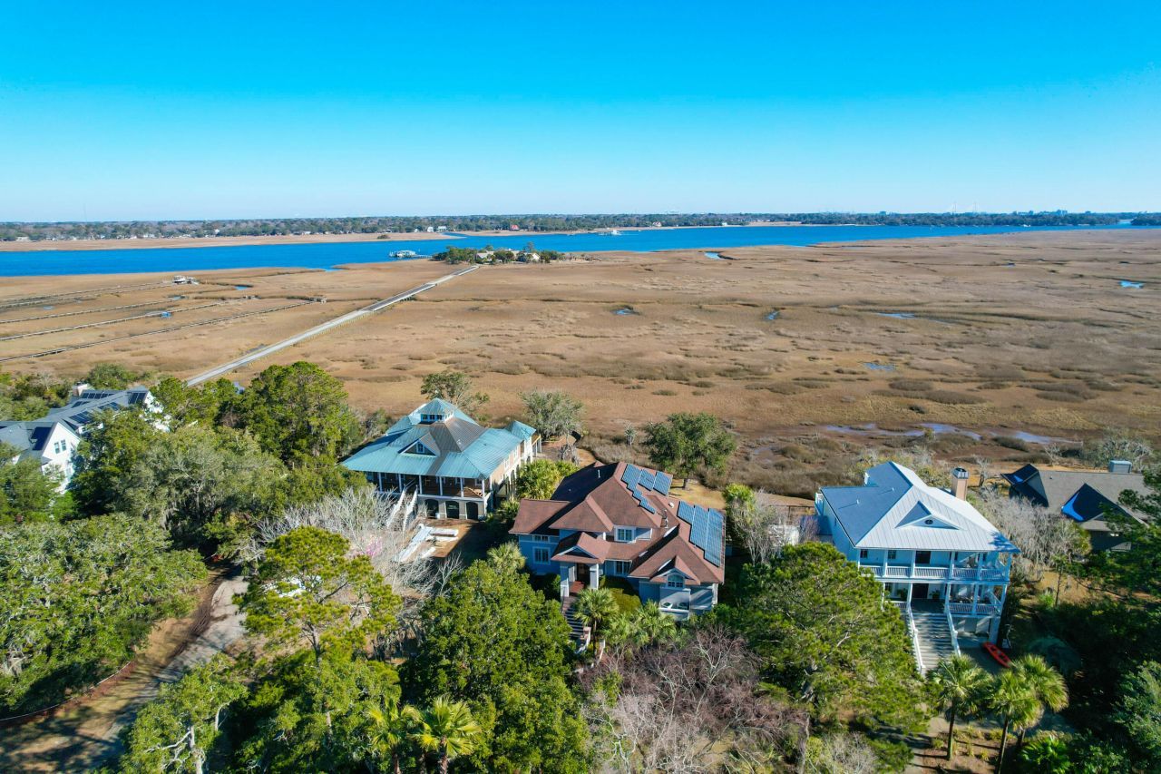 1563 Headquarters Plantation Drive Photo 12