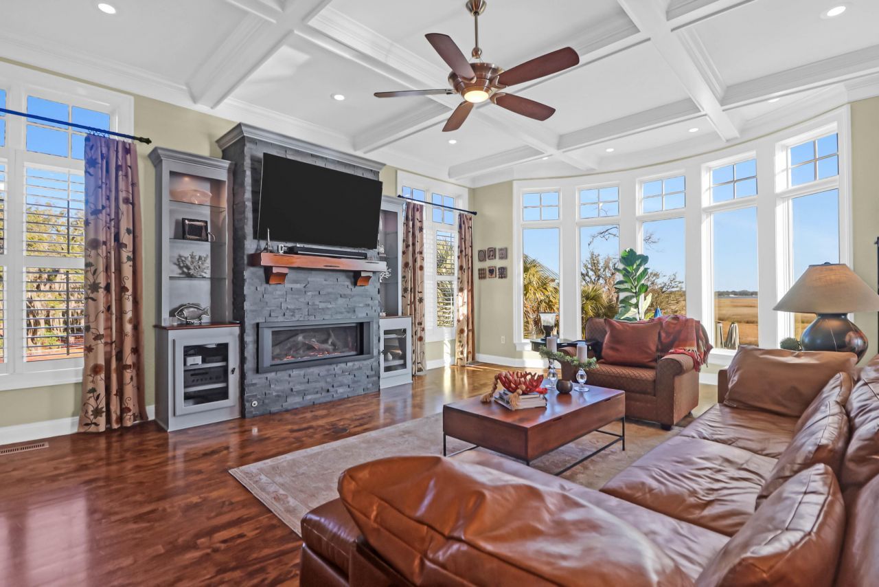 1563 Headquarters Plantation Drive Photo 15