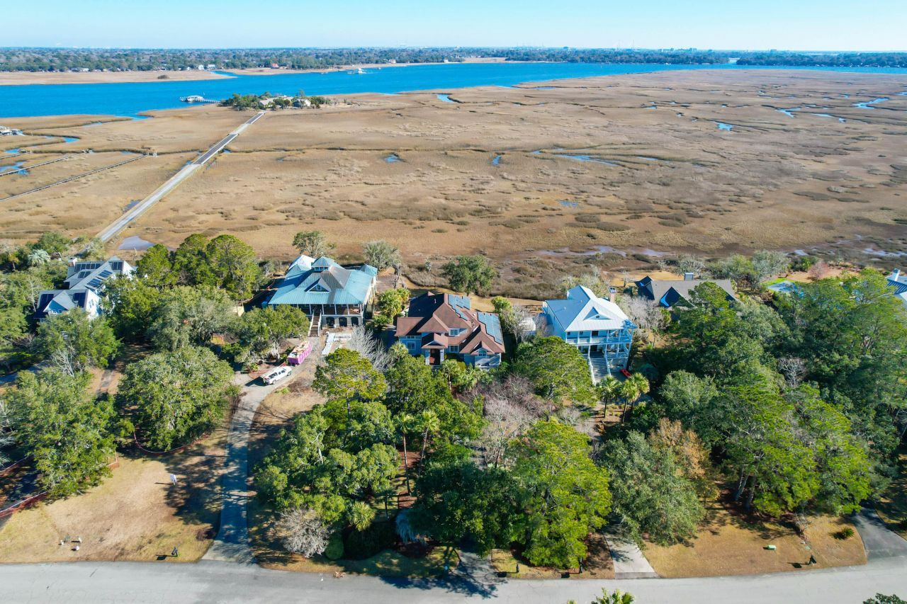 1563 Headquarters Plantation Drive Photo 76