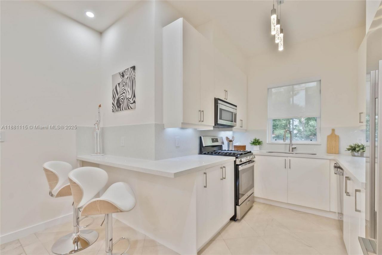 345 Madeira Ave, Unit 345, Coral Gables, FL 33134 Photo