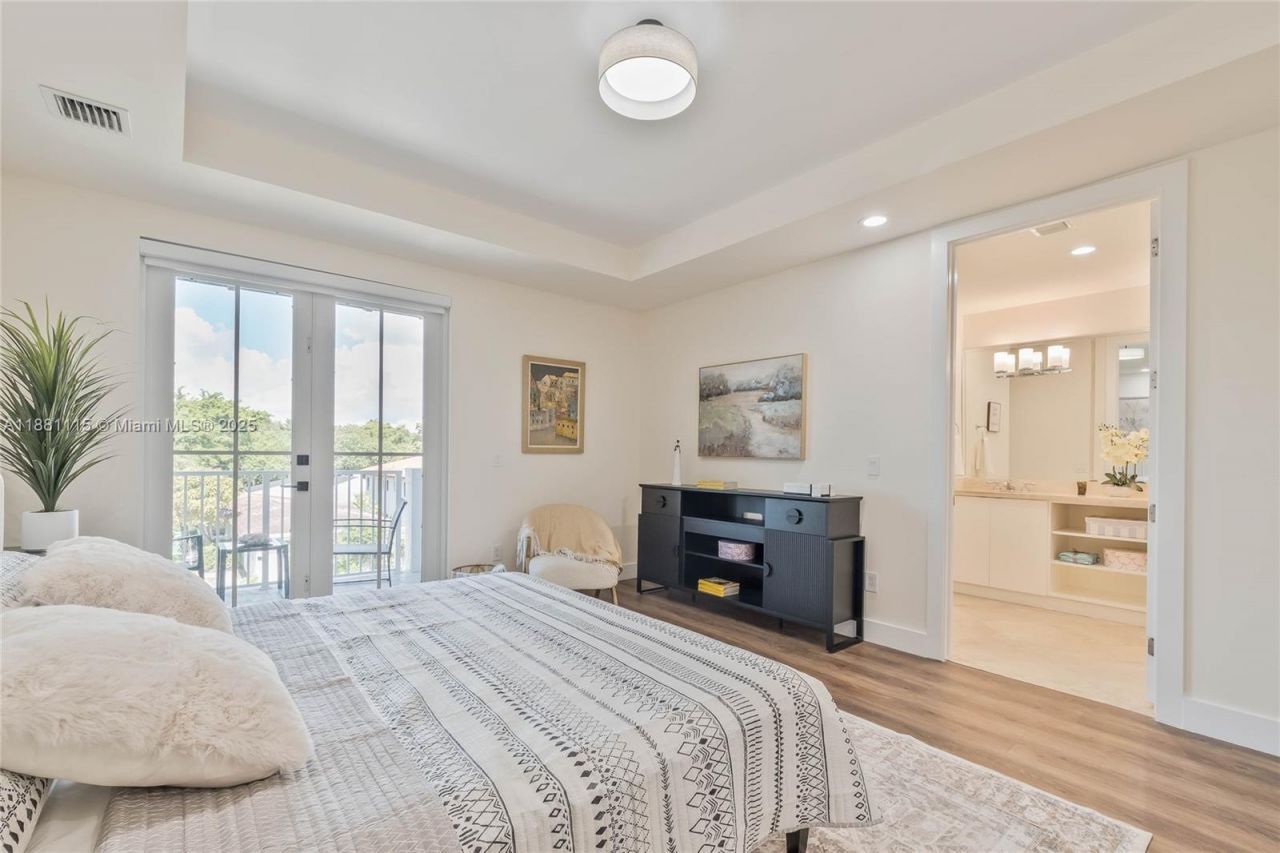 345 Madeira Ave, Unit 345, Coral Gables, FL 33134 Photo