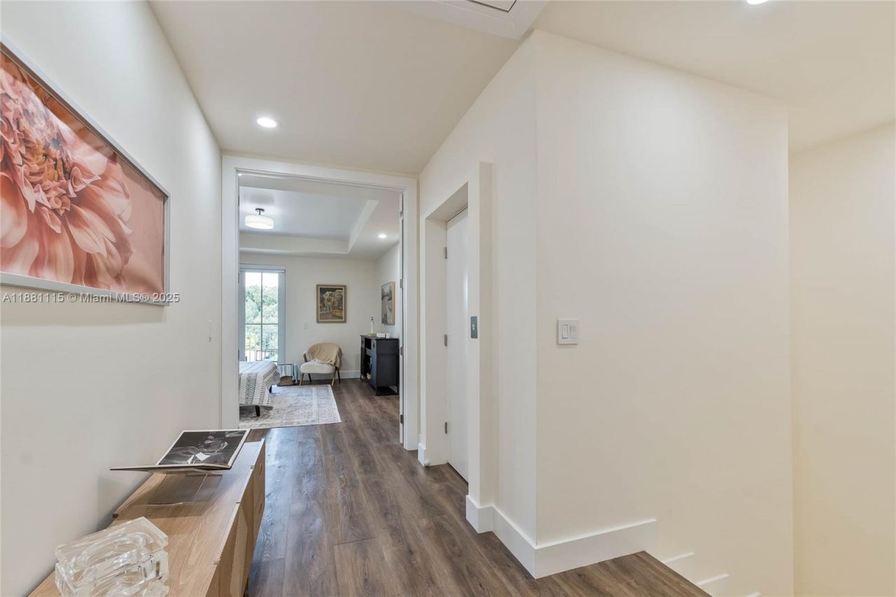 345 Madeira Ave, Unit 345, Coral Gables, FL 33134 Photo