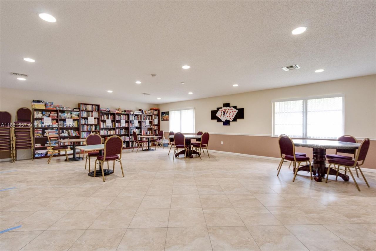 1005 Country Club Dr, Unit 405, Margate, FL 33063 Photo