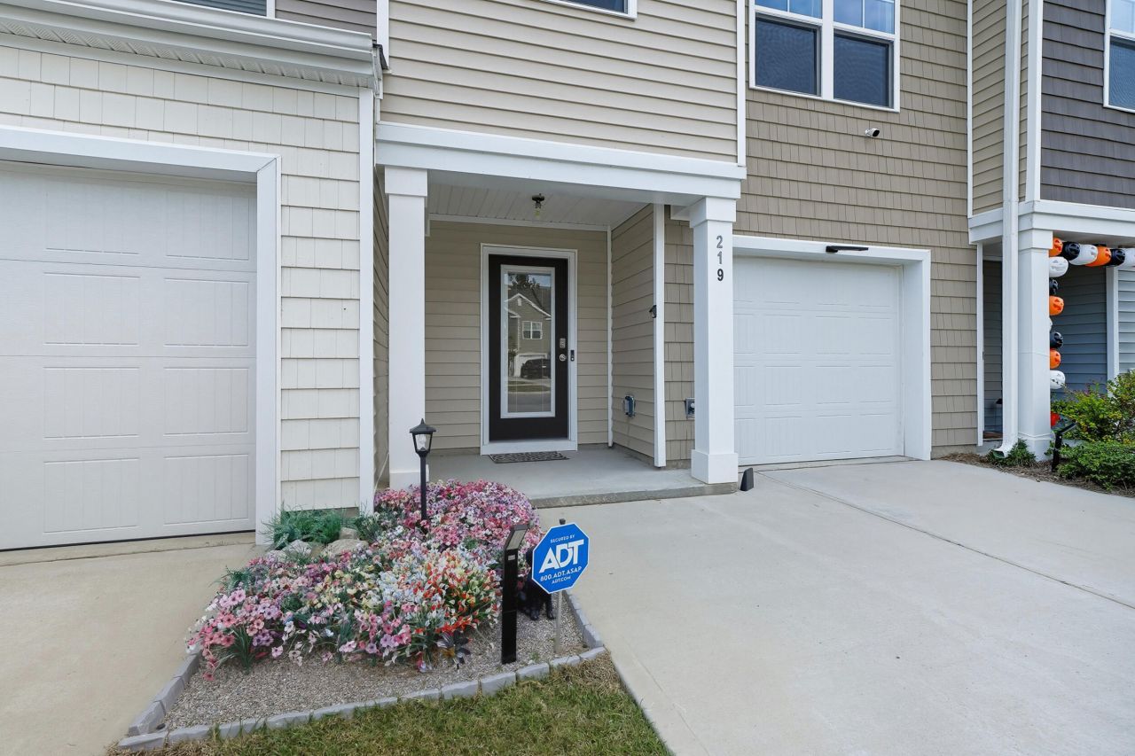 219 Cozy Brook Court Photo 4