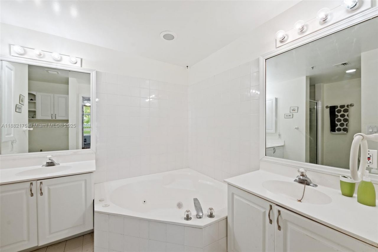 9805 NW 52nd St, Unit 216, Doral, FL 33178 Photo