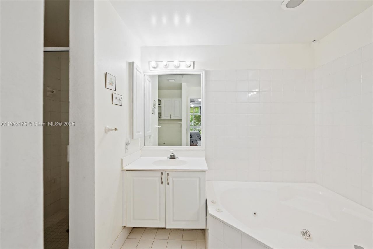 9805 NW 52nd St, Unit 216, Doral, FL 33178 Photo