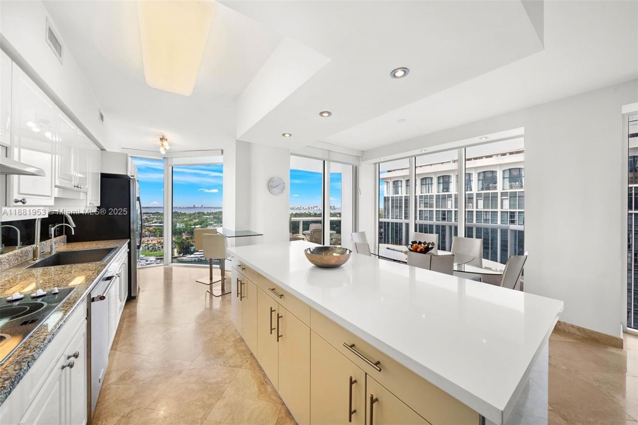 4779 Collins Ave, Unit 1707, Miami Beach, FL 33140 Photo