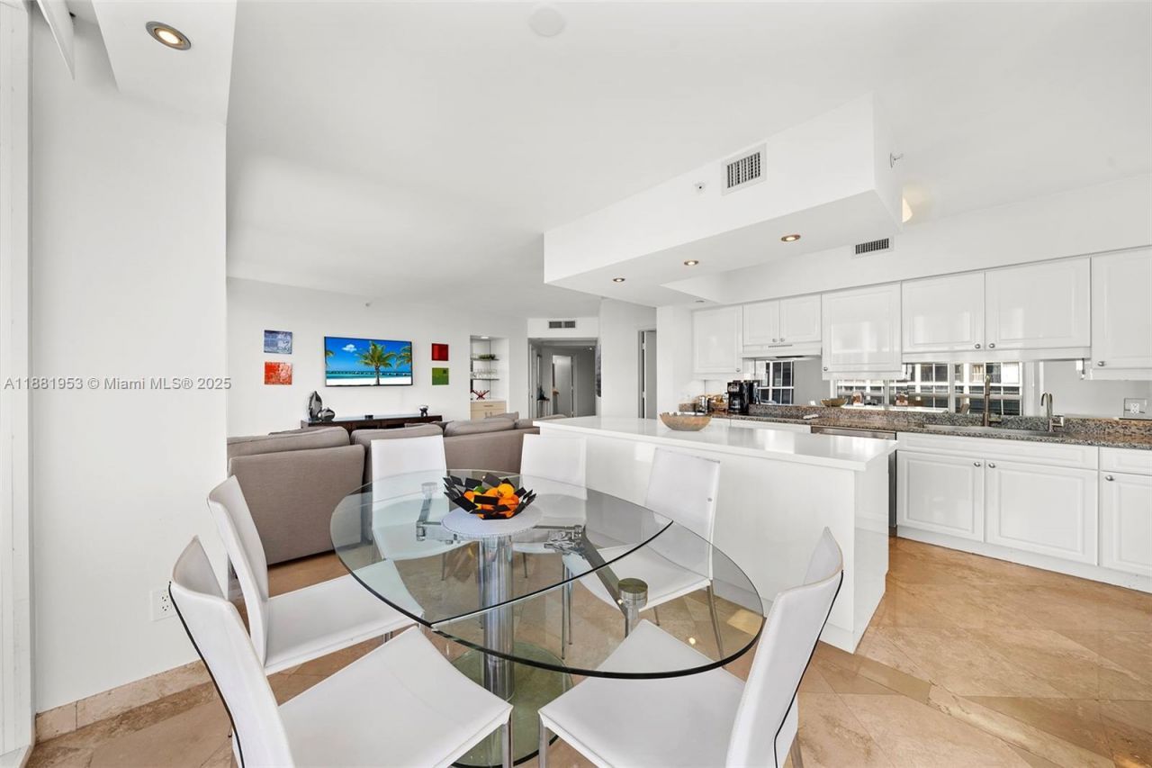 4779 Collins Ave, Unit 1707, Miami Beach, FL 33140 Photo