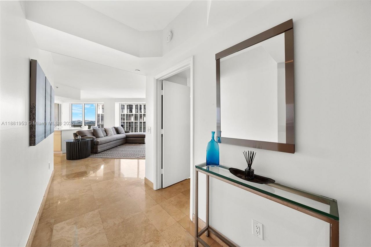 4779 Collins Ave, Unit 1707, Miami Beach, FL 33140 Photo