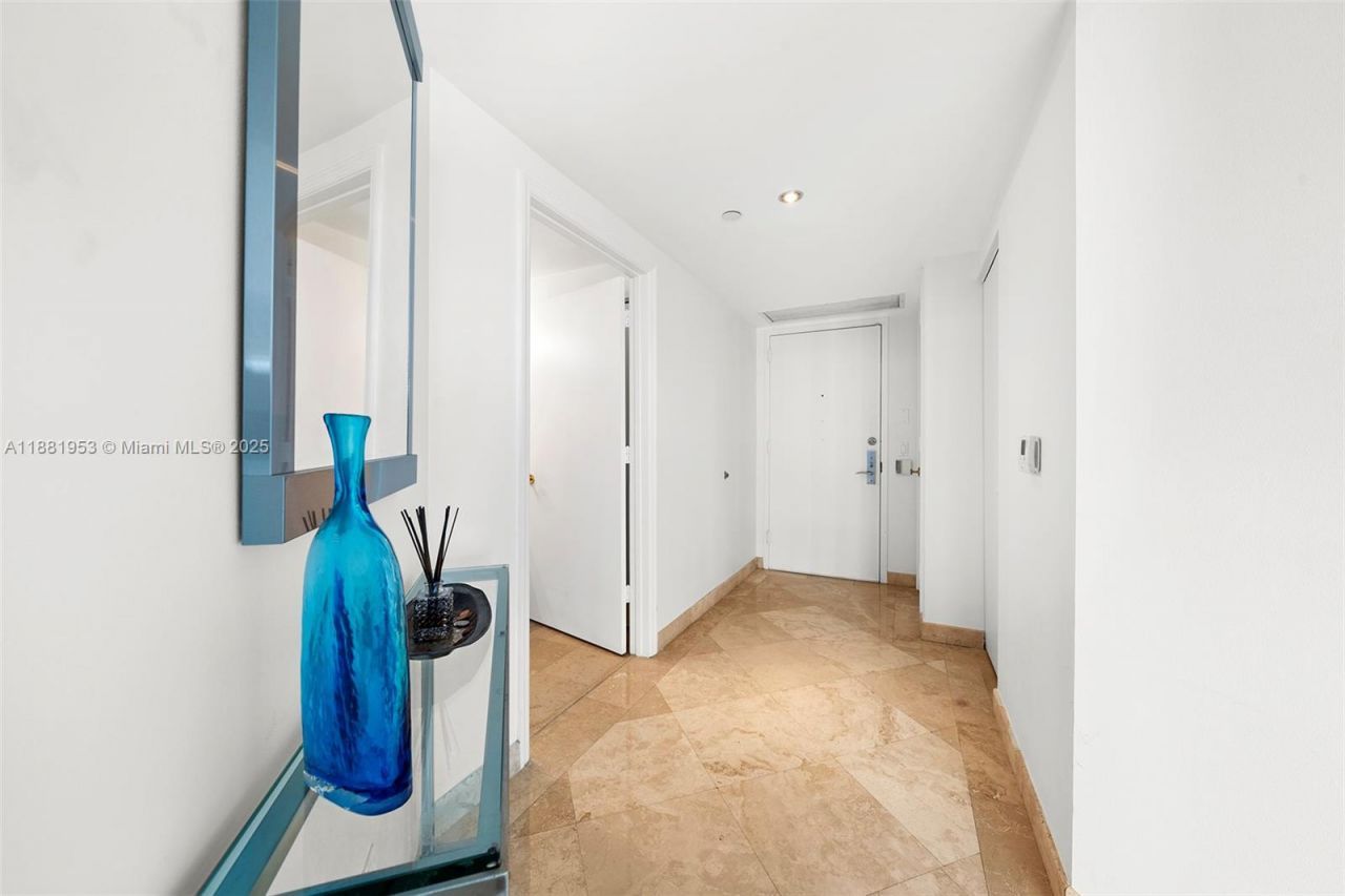 4779 Collins Ave, Unit 1707, Miami Beach, FL 33140 Photo