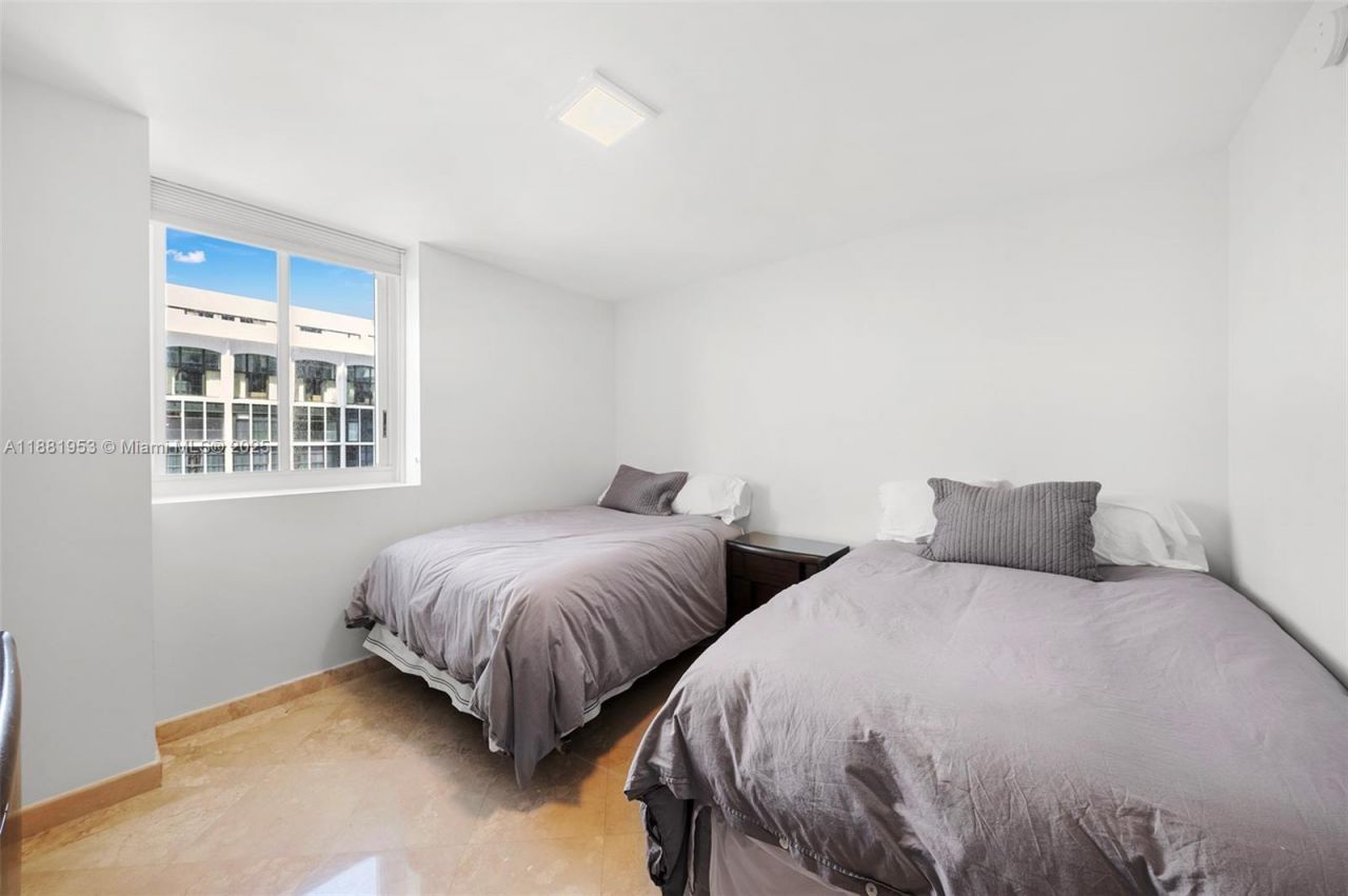 4779 Collins Ave, Unit 1707, Miami Beach, FL 33140 Photo