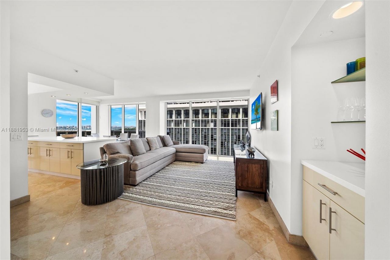 4779 Collins Ave, Unit 1707, Miami Beach, FL 33140 Photo