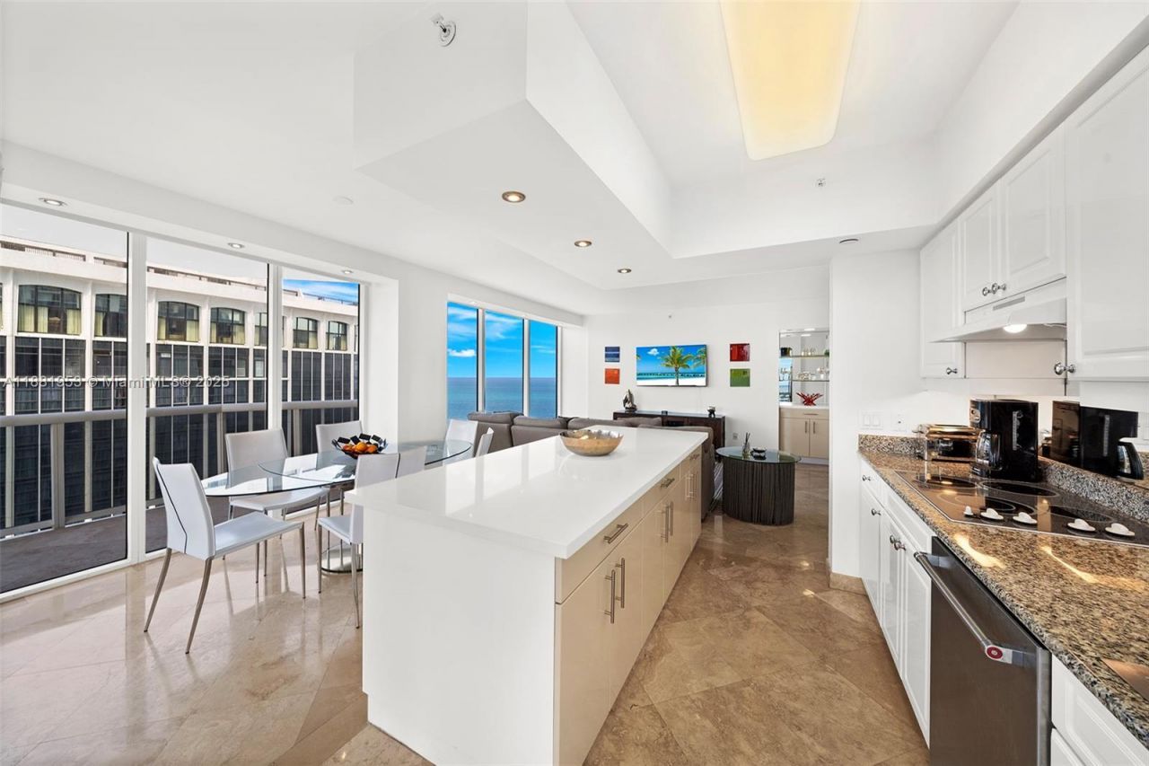 4779 Collins Ave, Unit 1707, Miami Beach, FL 33140 Photo