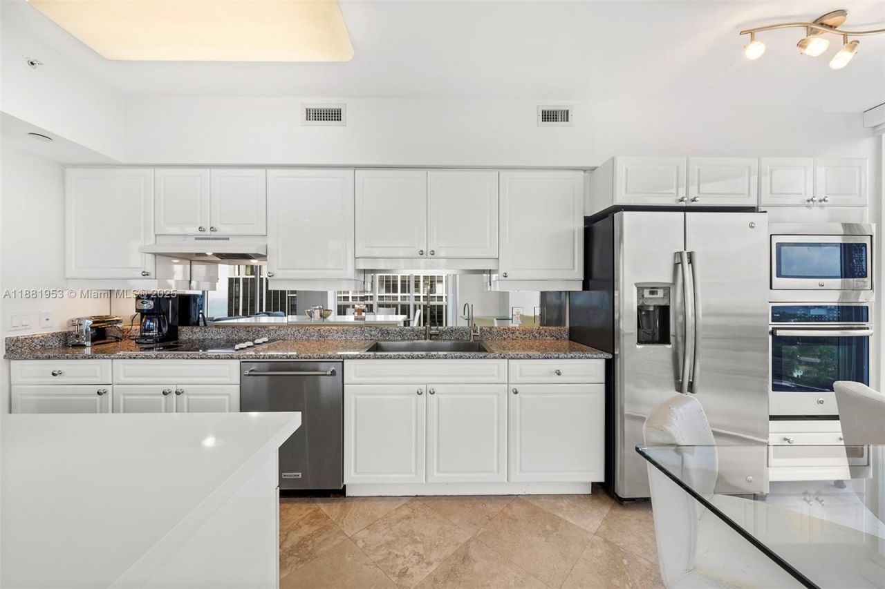 4779 Collins Ave, Unit 1707, Miami Beach, FL 33140 Photo