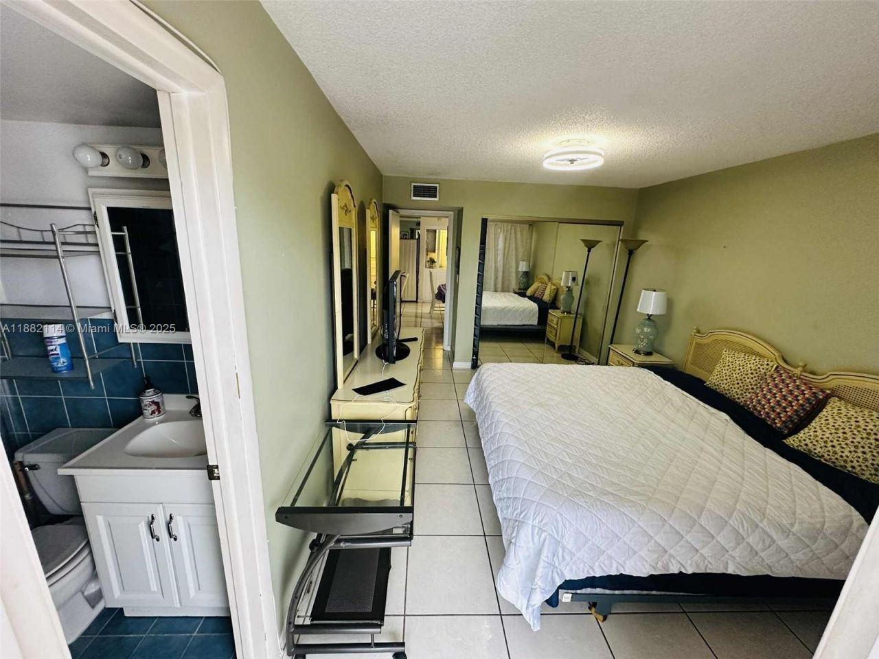 415 NE 2nd St, Unit 202, Hallandale Beach, FL 33009 Photo