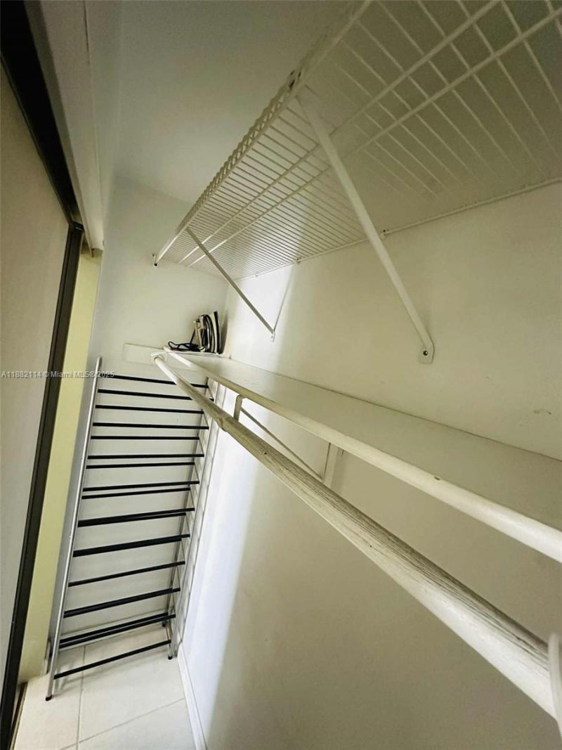 415 NE 2nd St, Unit 202, Hallandale Beach, FL 33009 Photo