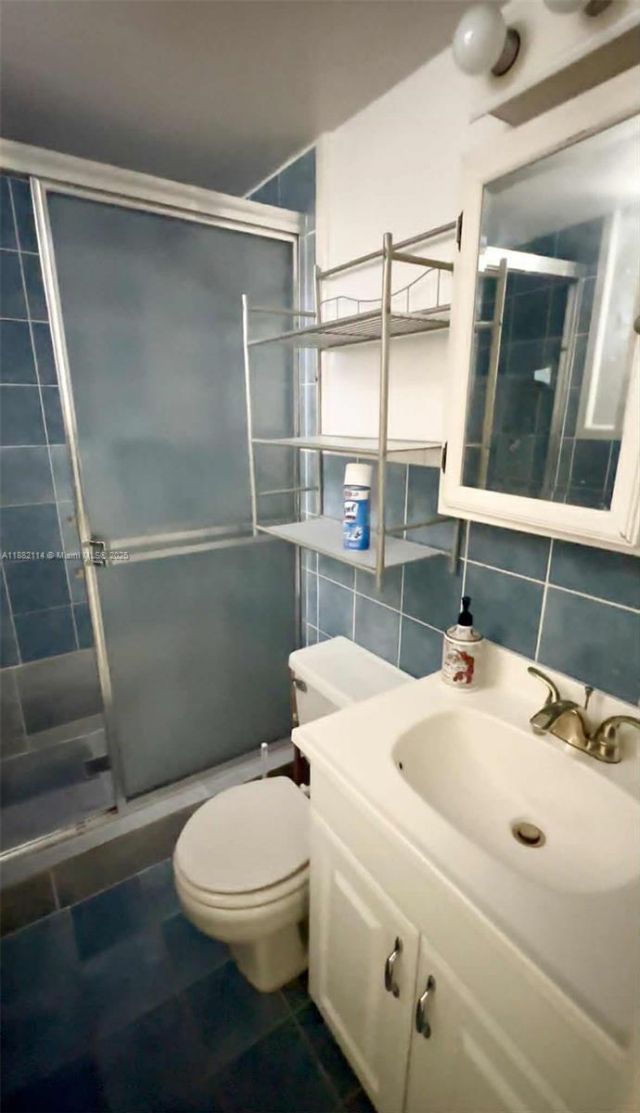 415 NE 2nd St, Unit 202, Hallandale Beach, FL 33009 Photo