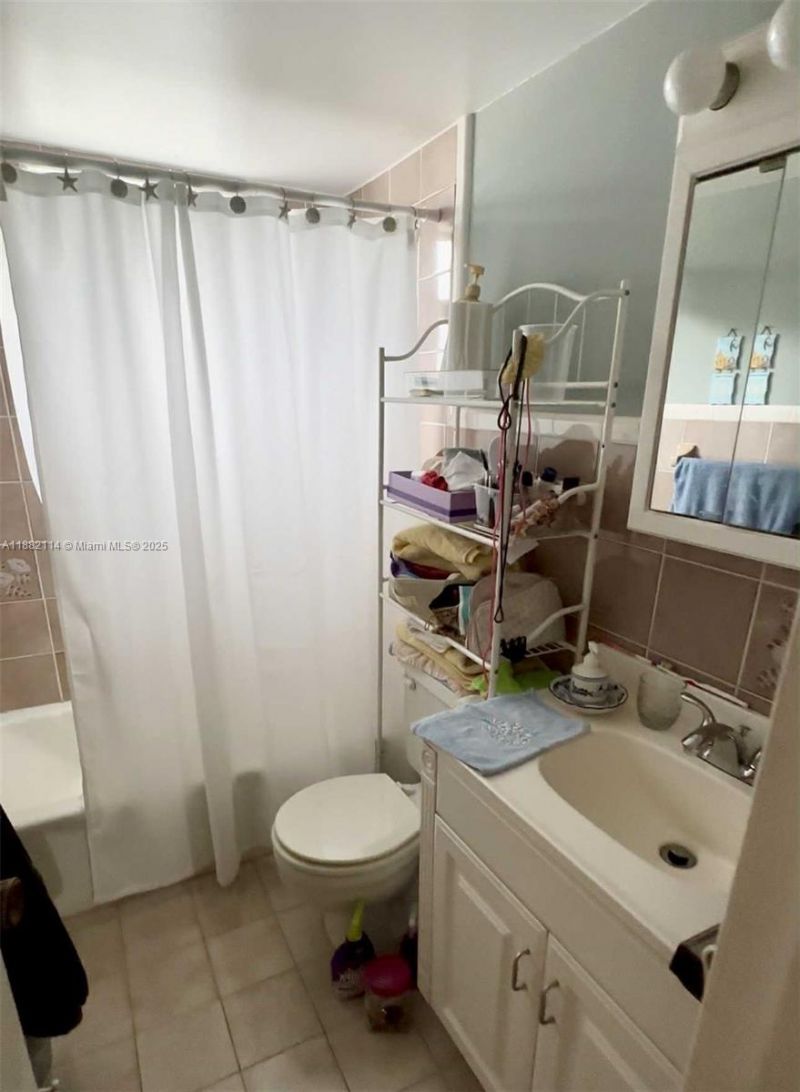 415 NE 2nd St, Unit 202, Hallandale Beach, FL 33009 Photo