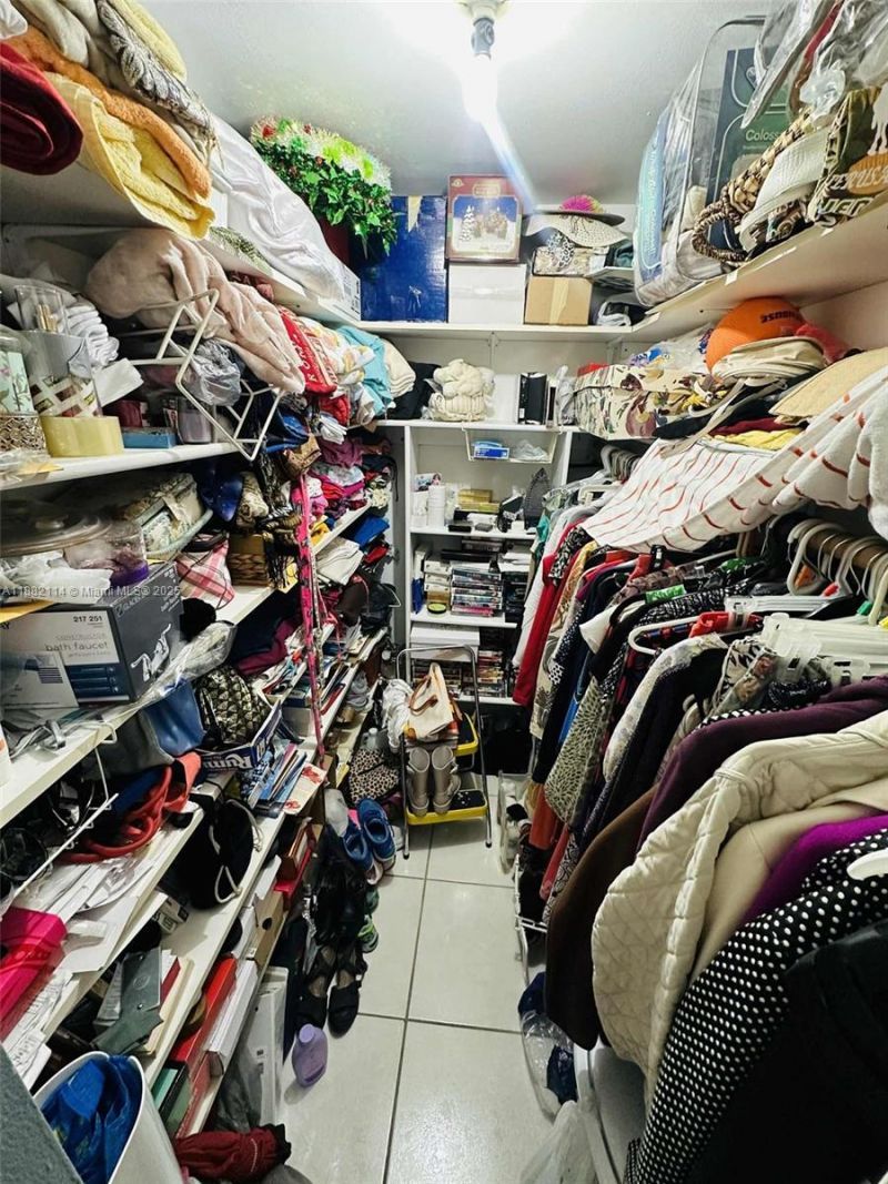 415 NE 2nd St, Unit 202, Hallandale Beach, FL 33009 Photo