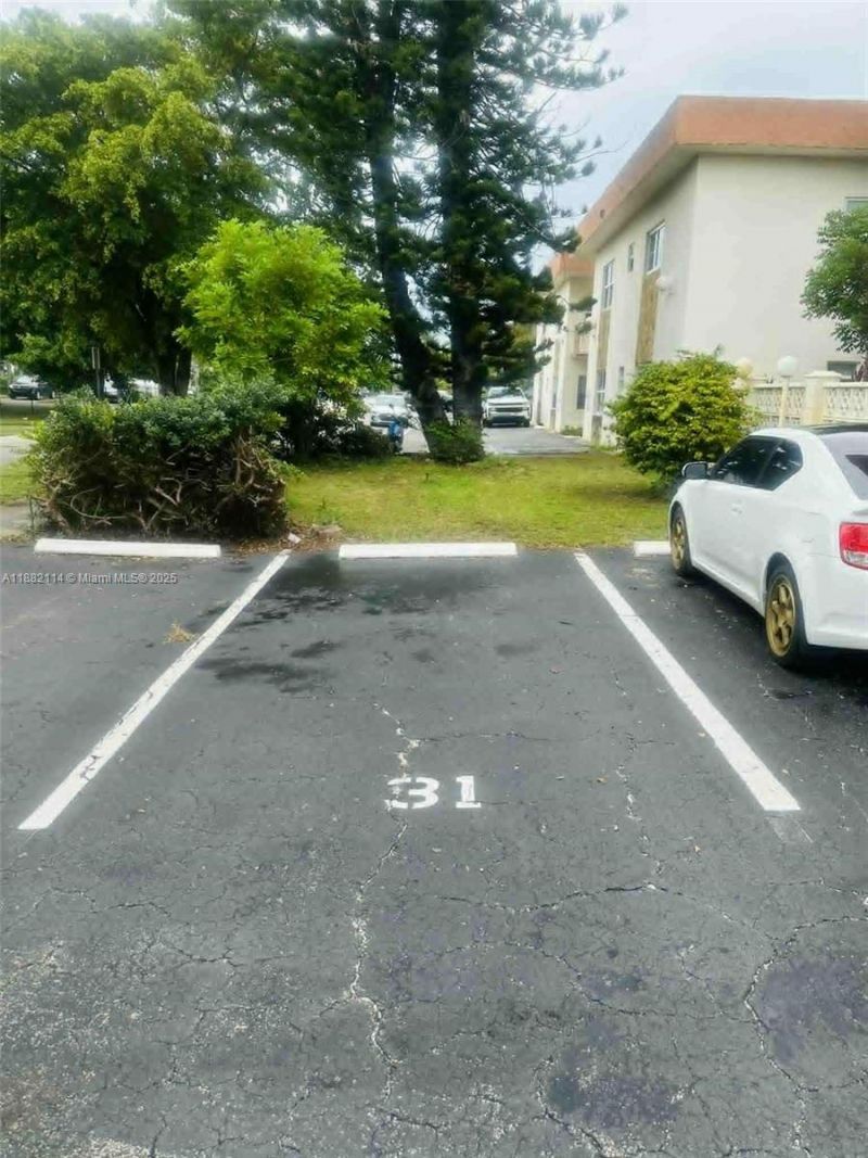 415 NE 2nd St, Unit 202, Hallandale Beach, FL 33009 Photo