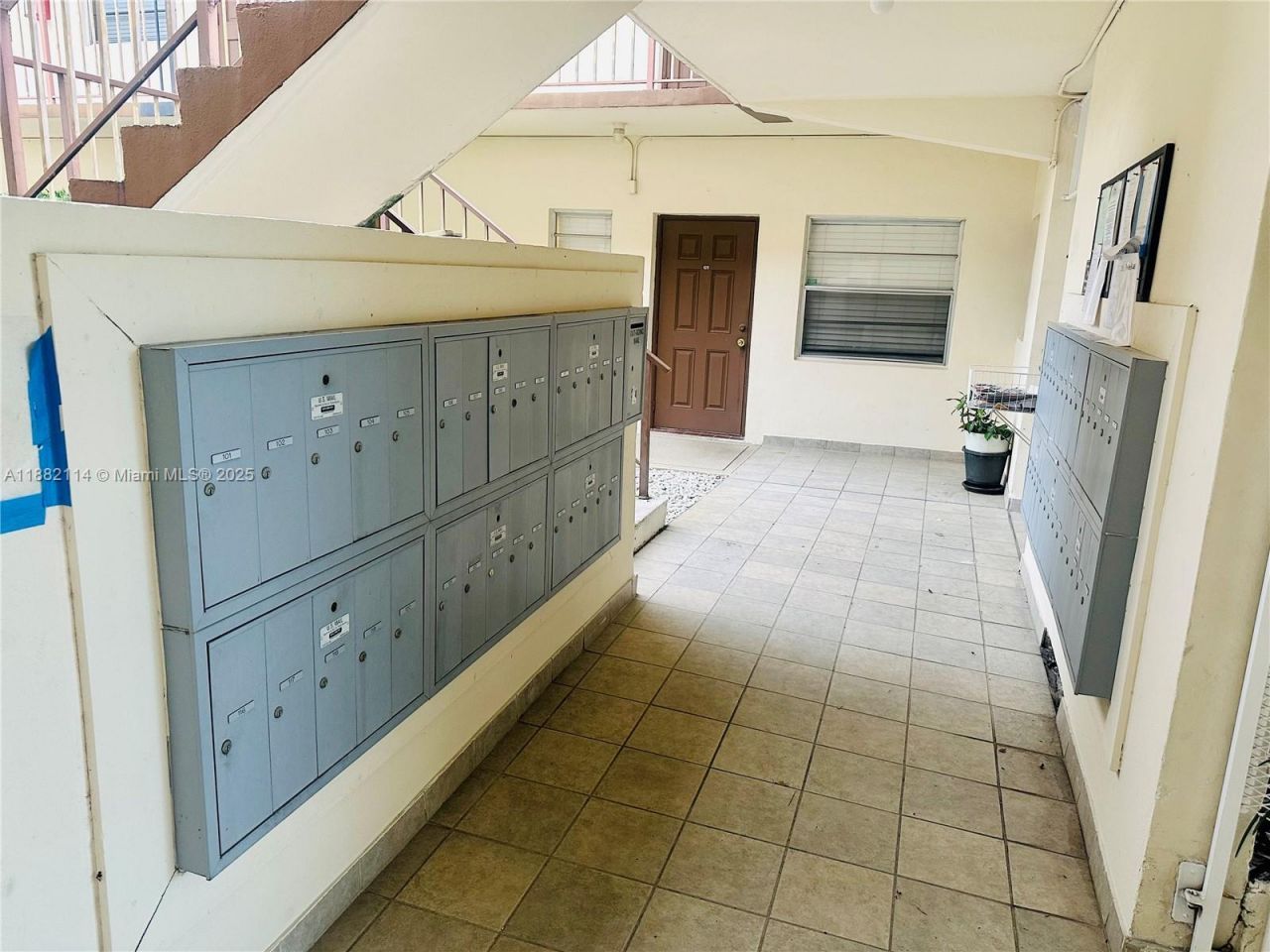 415 NE 2nd St, Unit 202, Hallandale Beach, FL 33009 Photo