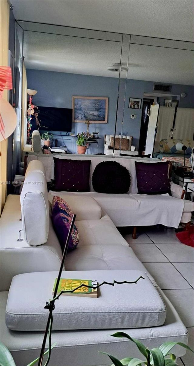 415 NE 2nd St, Unit 202, Hallandale Beach, FL 33009 Photo