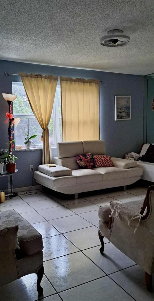 415 NE 2nd St, Unit 202, Hallandale Beach, FL 33009 Photo