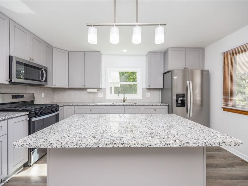 160 Poinciana Street, Newport, OH 45768 Photo 4