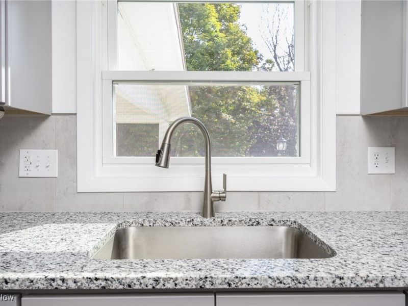 160 Poinciana Street, Newport, OH 45768 Photo 8