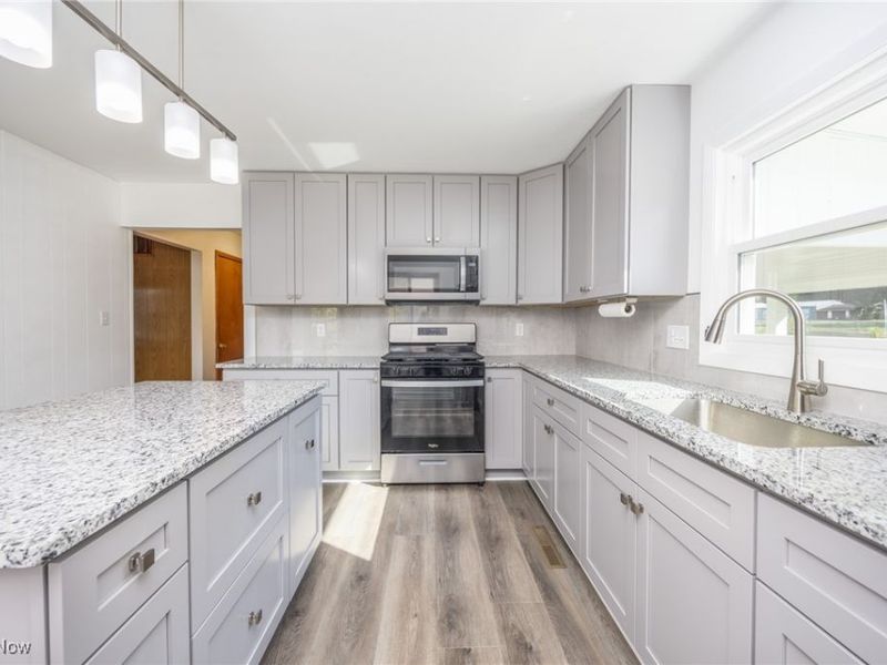 160 Poinciana Street, Newport, OH 45768 Photo 9