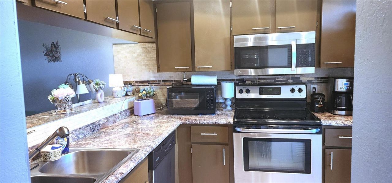 1999 Kings Highway, Unit 16B, Punta Gorda, FL 33980 Photo