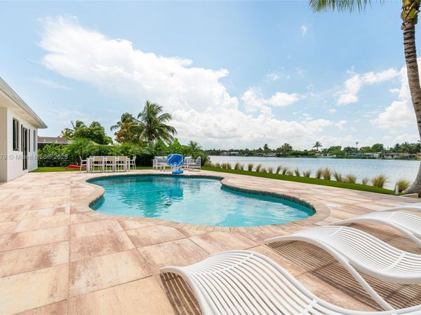 21230 NE 25th Ct, Miami, FL 33180