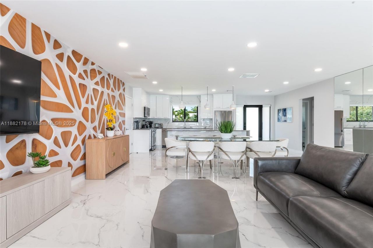 21230 NE 25th Ct, Miami, FL 33180 Photo