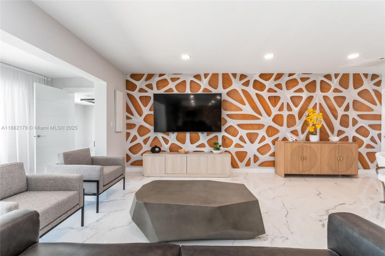 21230 NE 25th Ct, Miami, FL 33180 Photo