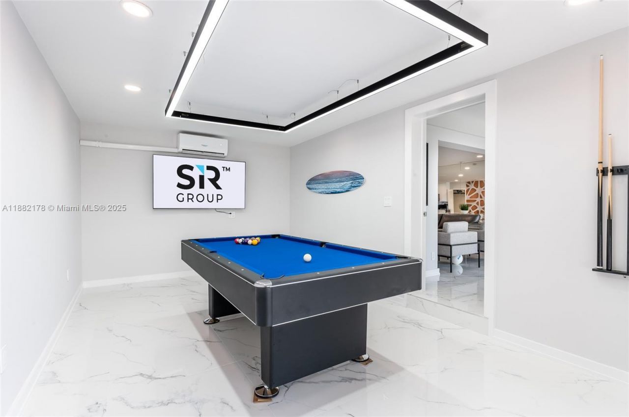 21230 NE 25th Ct, Miami, FL 33180 Photo