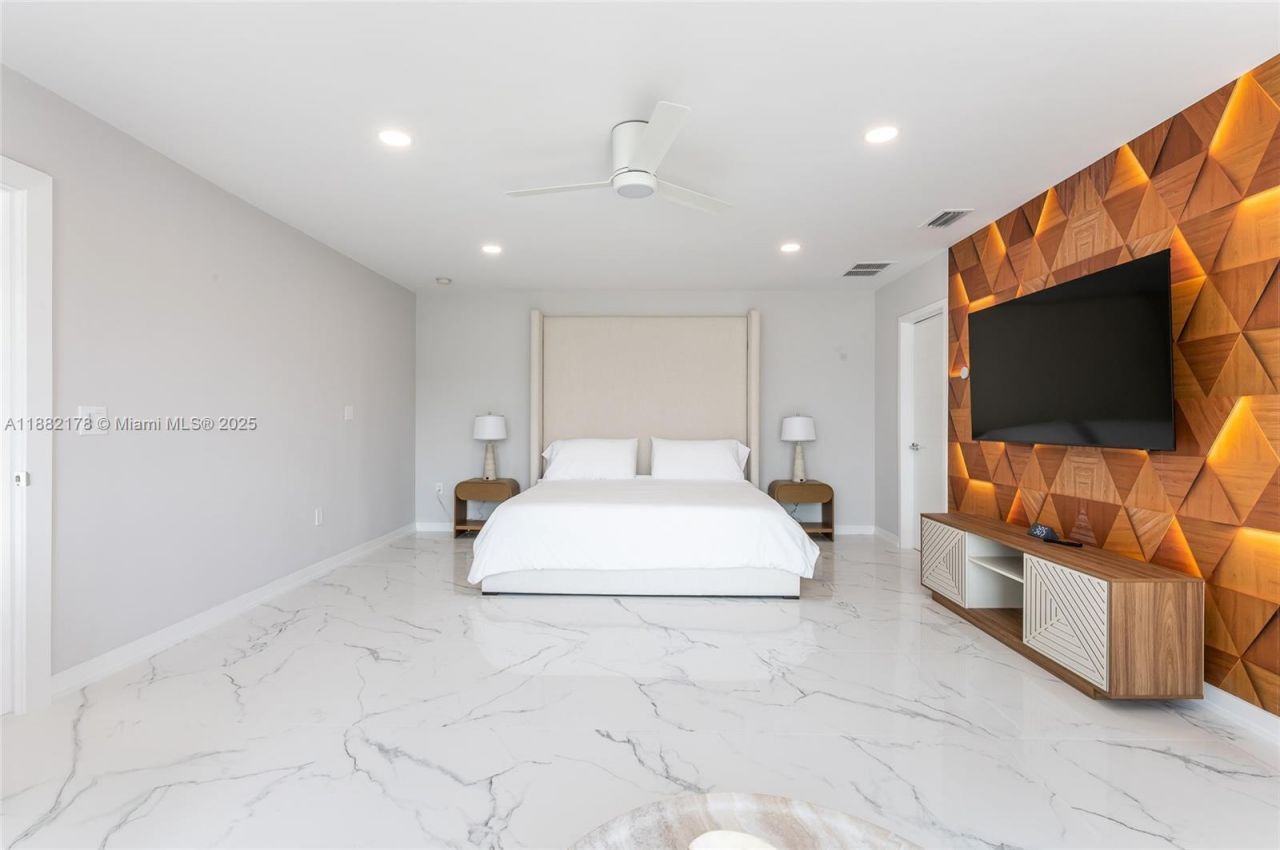 21230 NE 25th Ct, Miami, FL 33180 Photo