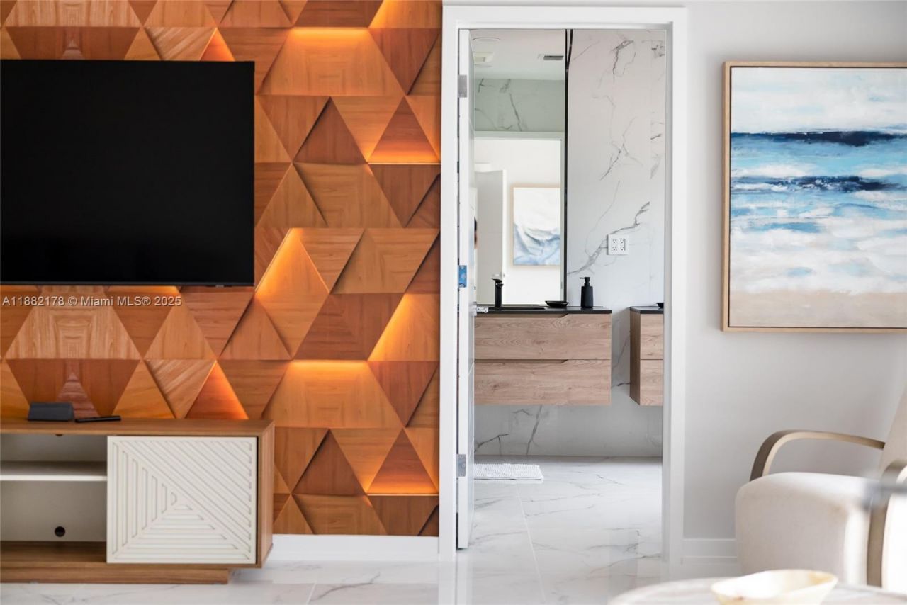 21230 NE 25th Ct, Miami, FL 33180 Photo