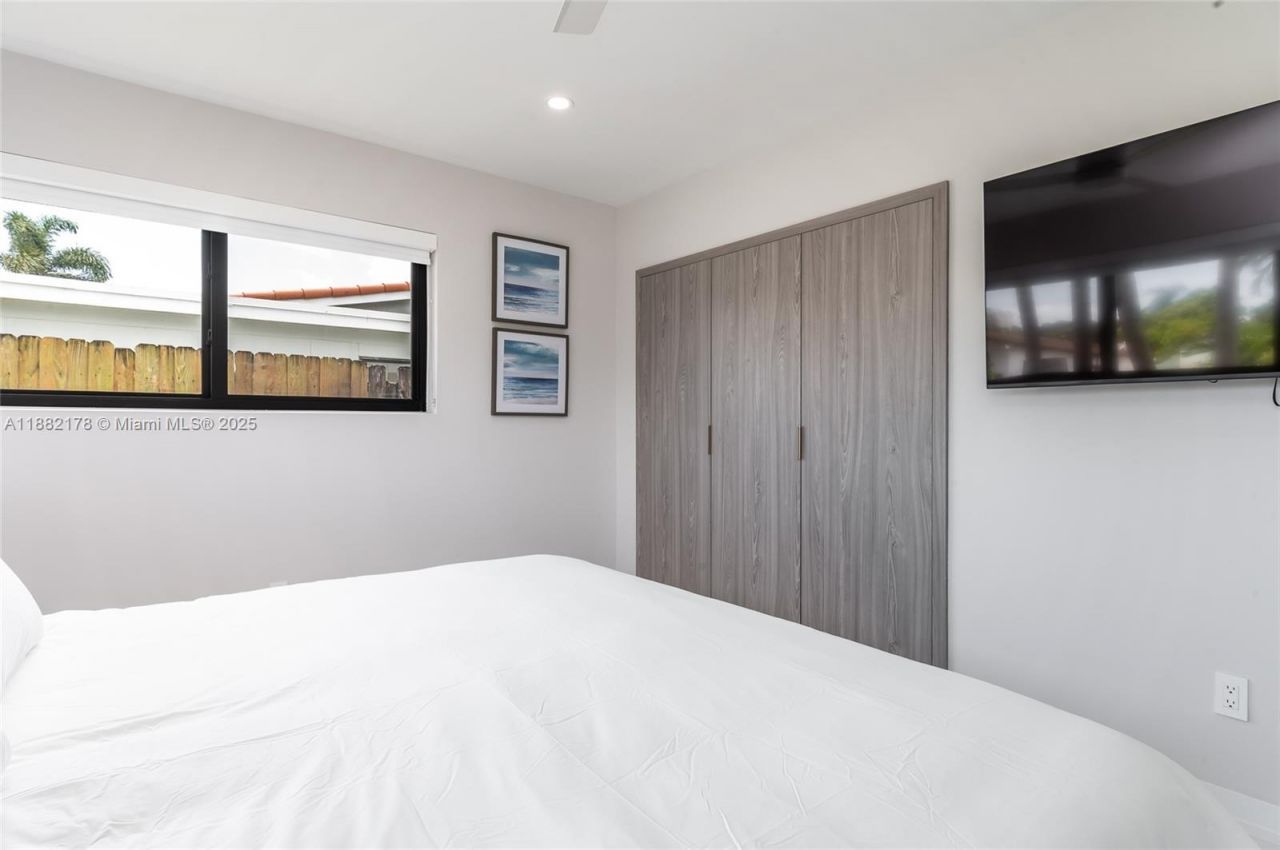 21230 NE 25th Ct, Miami, FL 33180 Photo