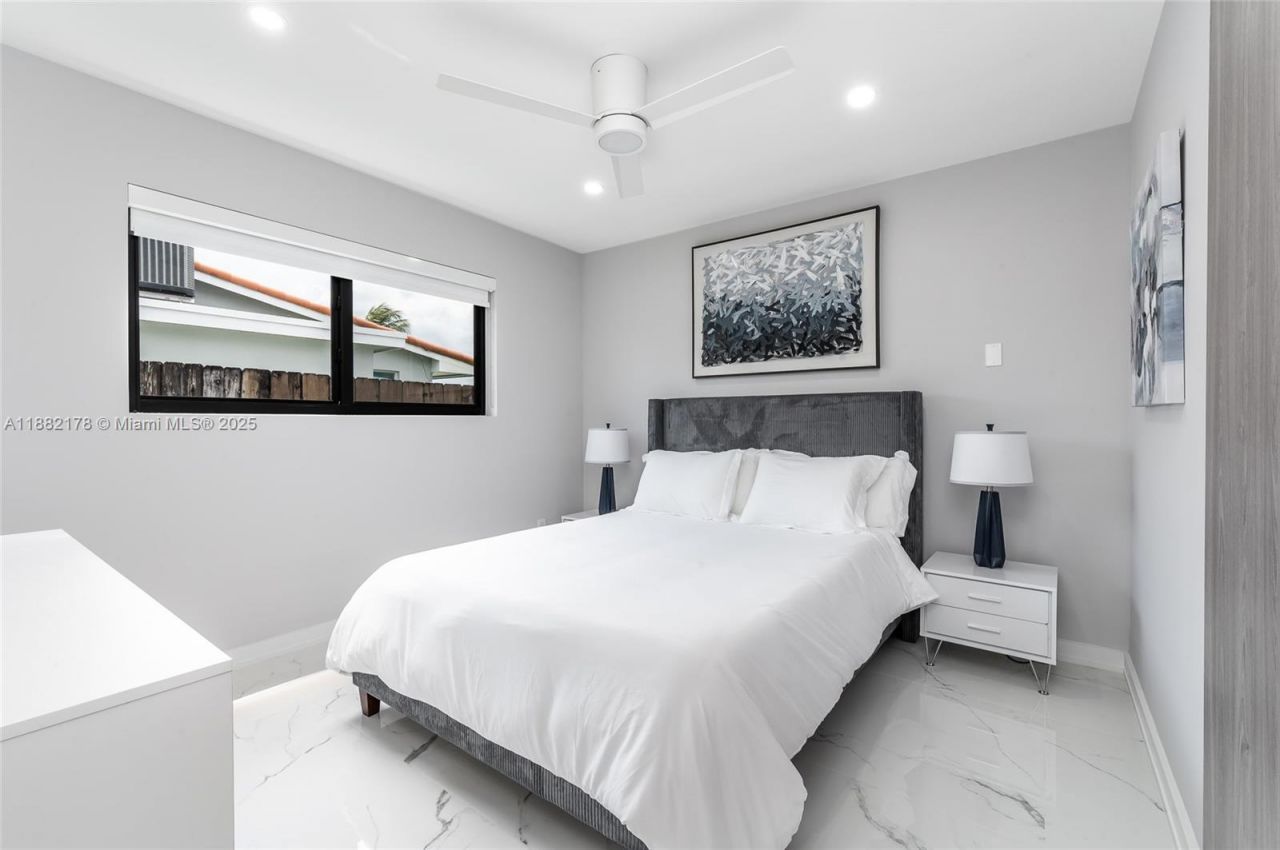 21230 NE 25th Ct, Miami, FL 33180 Photo