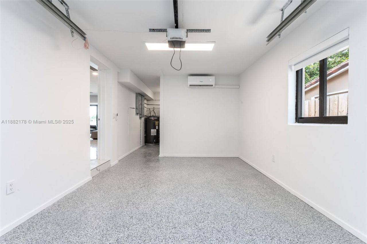 21230 NE 25th Ct, Miami, FL 33180 Photo