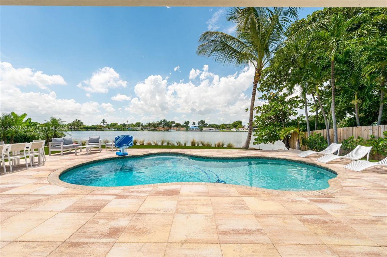 21230 NE 25th Ct, Miami, FL 33180 Photo