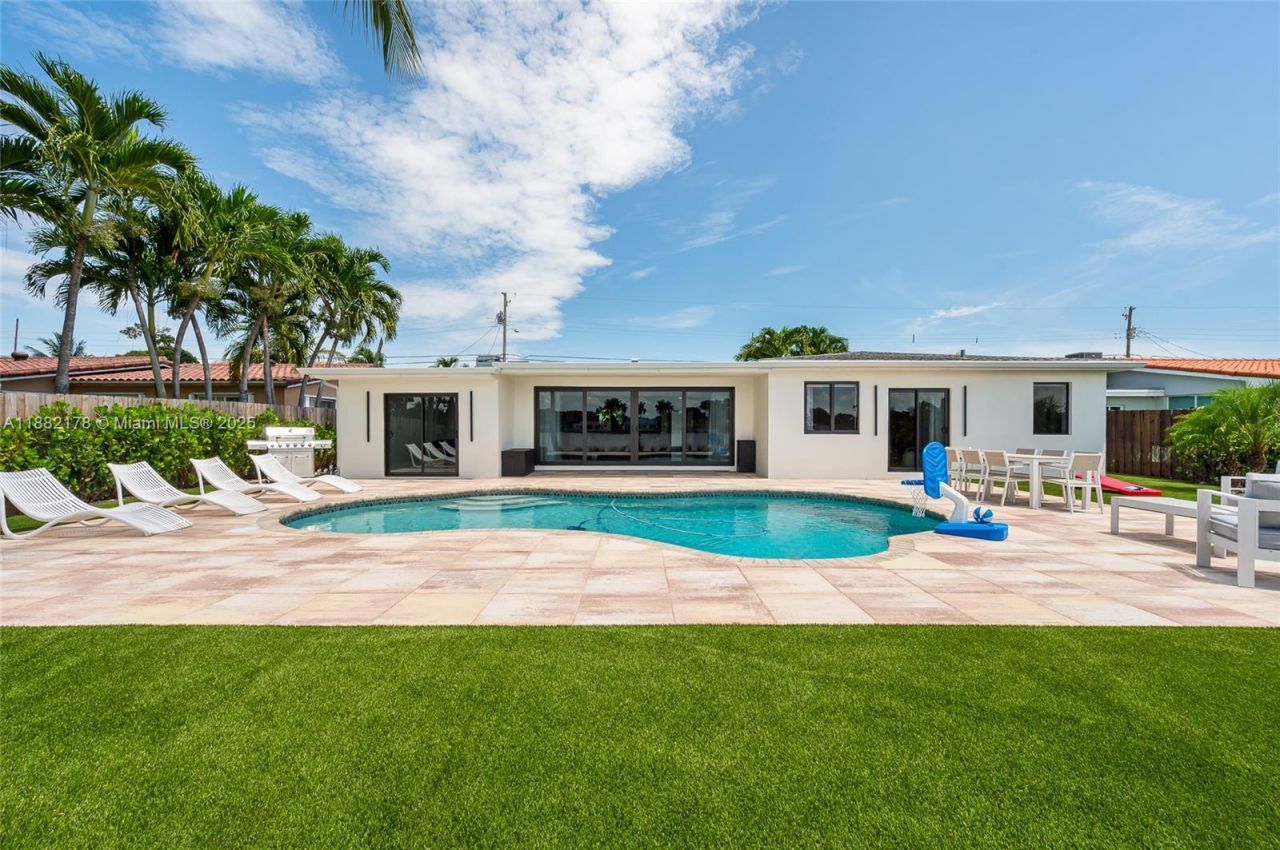 21230 NE 25th Ct, Miami, FL 33180 Photo