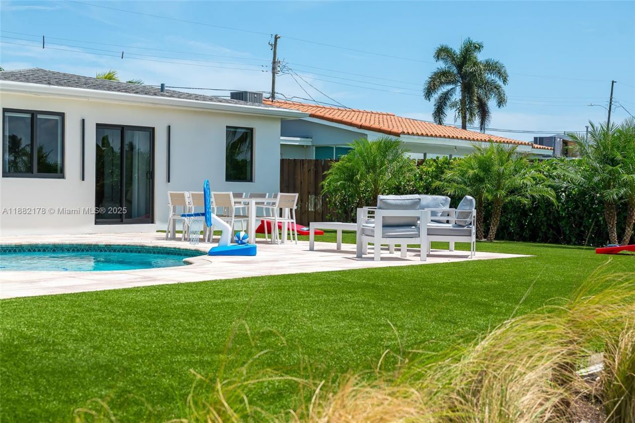 21230 NE 25th Ct, Miami, FL 33180 Photo