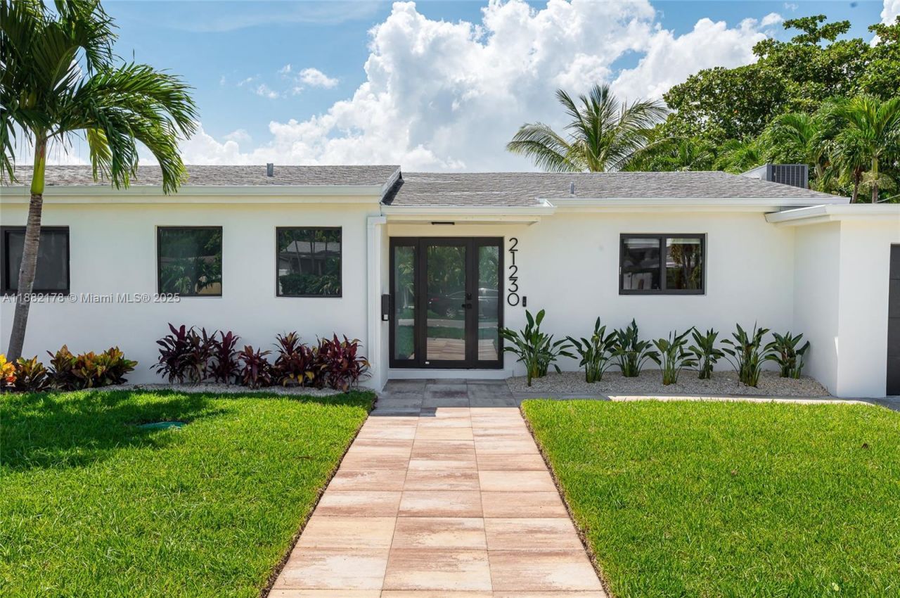 21230 NE 25th Ct, Miami, FL 33180 Photo