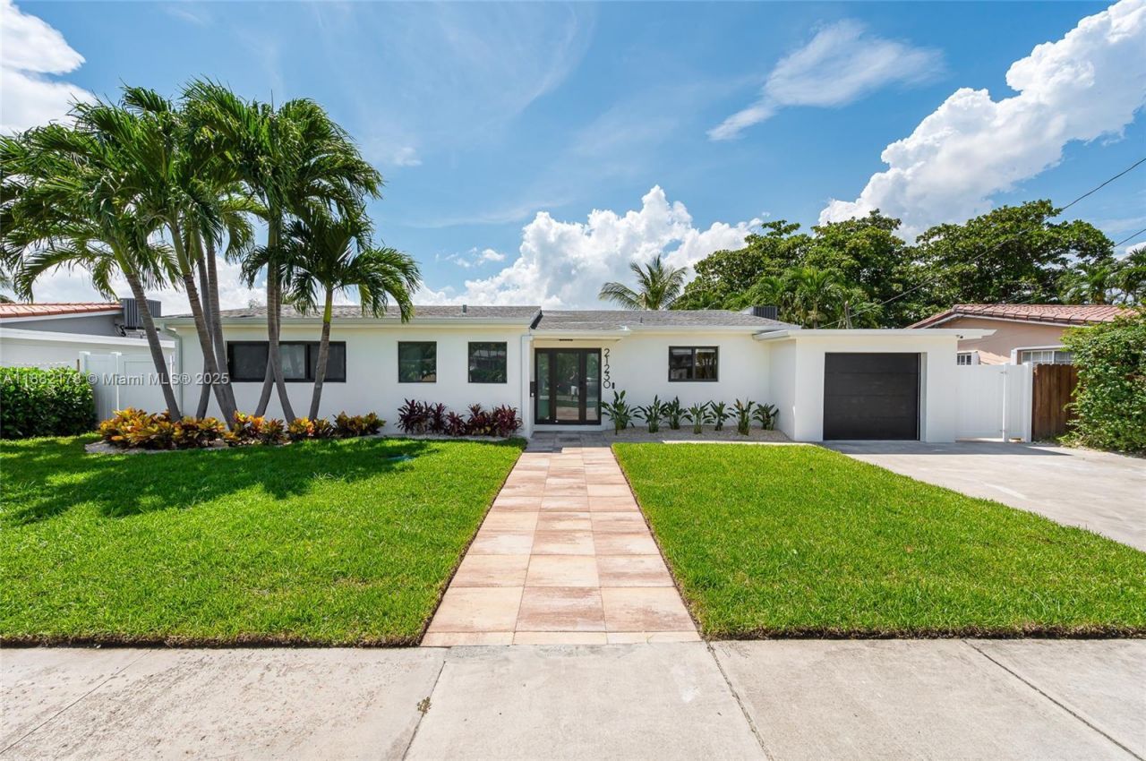 21230 NE 25th Ct, Miami, FL 33180 Photo