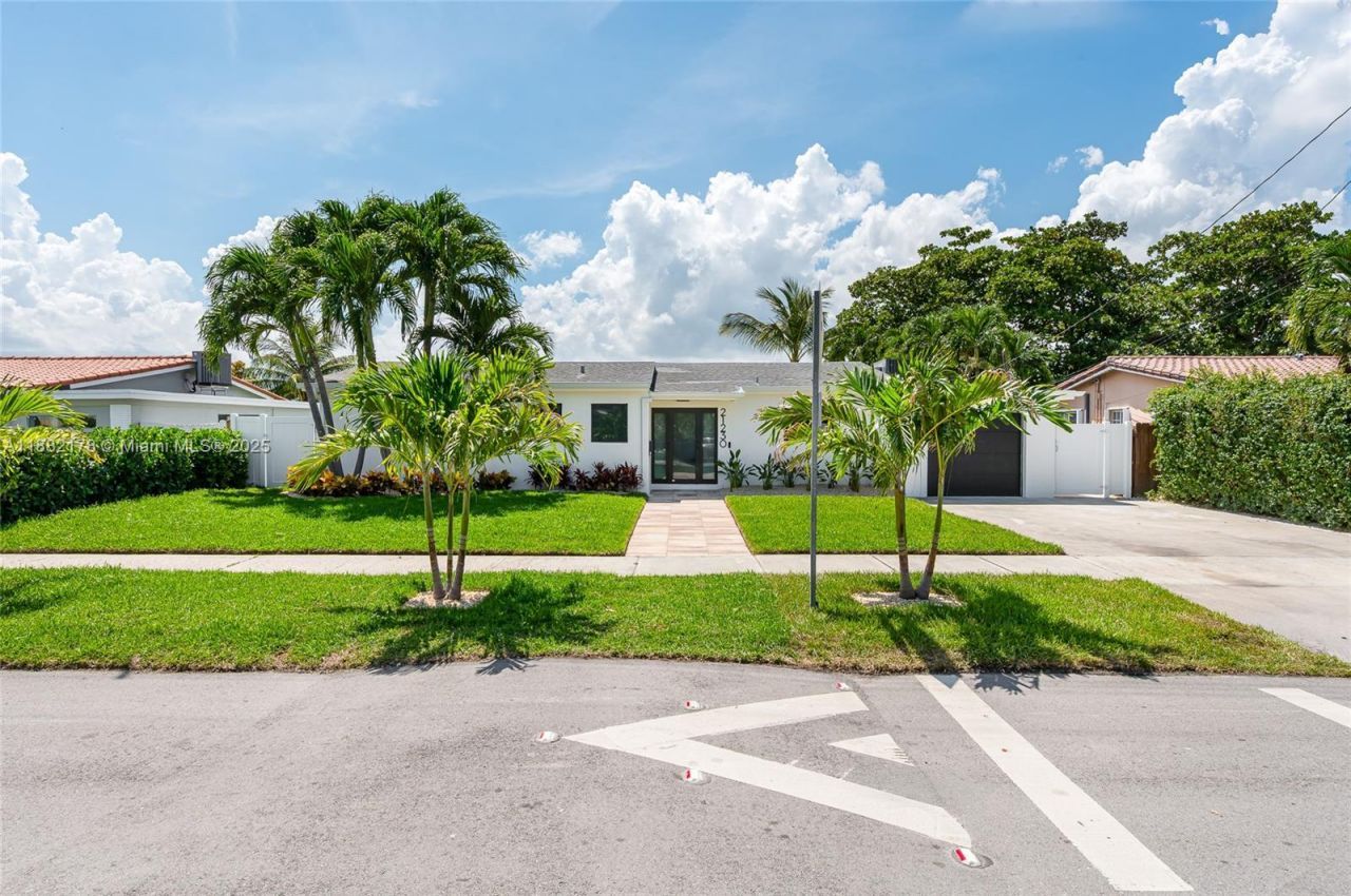 21230 NE 25th Ct, Miami, FL 33180 Photo