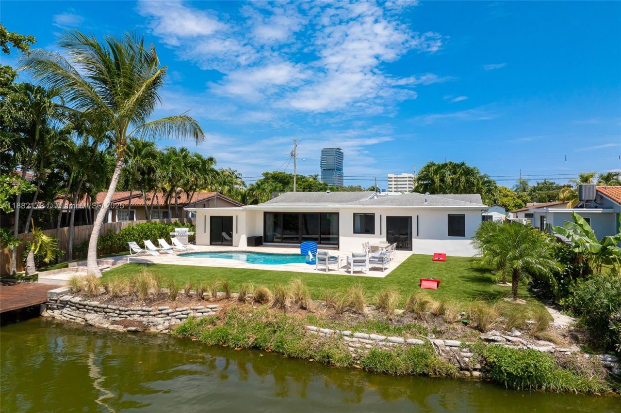 21230 NE 25th Ct, Miami, FL 33180 Photo